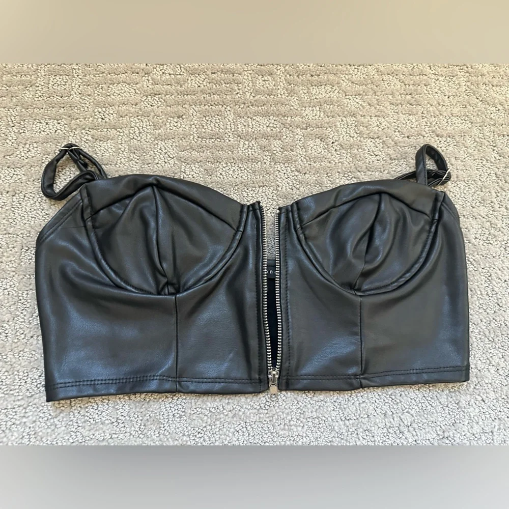 Haute Monde Black Faux Leather Bustier Crop Top Corset Zip Front Size M
